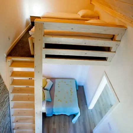 Apartament Podmagura *